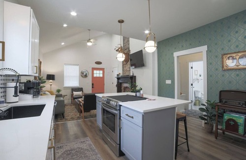 Northside House | Charming Historic Home | Walk to Northshore