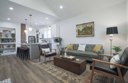 Northside House | Charming Historic Home | Walk to Northshore