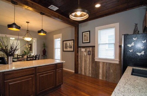 Eastside Promise Neighborhood House | Charming Historic home in Downtown San Antonio, close to all major attractions.