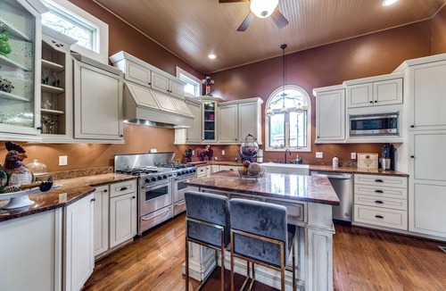 Boerne House | Charming, Historic Home/sleeps 7