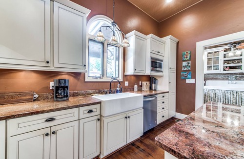 Boerne House | Charming, Historic Home/sleeps 7
