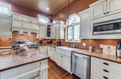 Boerne House | Charming, Historic Home/sleeps 7
