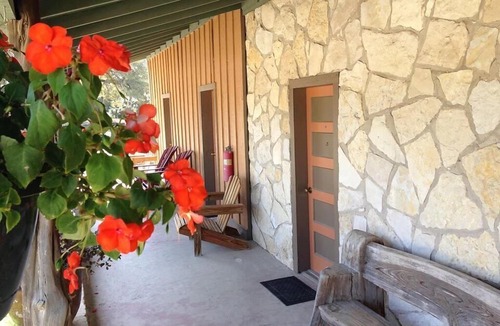 Leakey Apartment | Charming Historic Inn Room