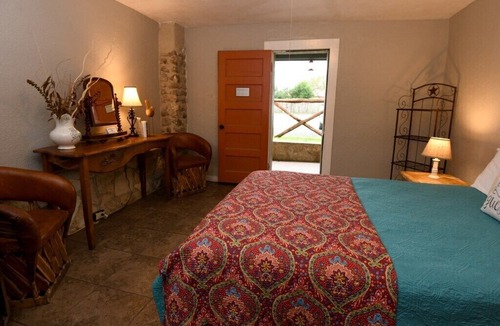 Leakey Apartment | Charming Historic Inn Room