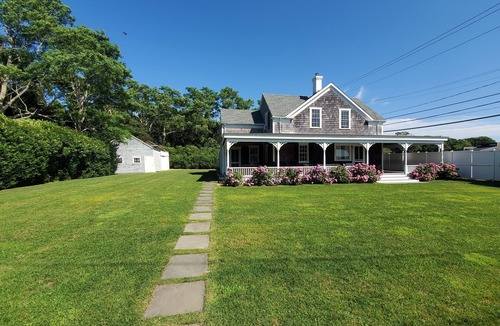 East Chop House | CHARMING HISTORIC ISLAND HOME-WEEKLY RENTAL- OAK BLUFFS