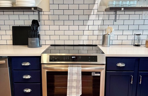 Burlingame Apartment | Charming Historic Loft in Burlingame, Sleeps 8