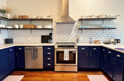 Burlingame Apartment | Charming Historic Loft in Burlingame, Sleeps 8