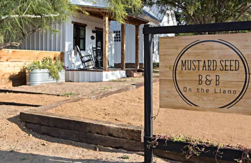 Llano Cottage | Charming Historic lodging on the outer banks of the Llano River
