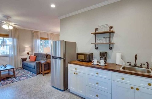 Thunderbolt House | Charming Historic Studio with Pool Near Downtown