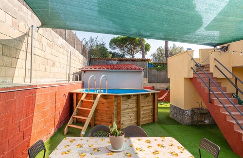 Macanet de la Selva House | Charming Holiday Home 'Can Dornena Refugio' with Mountain View, Wi-Fi & Air Conditioning