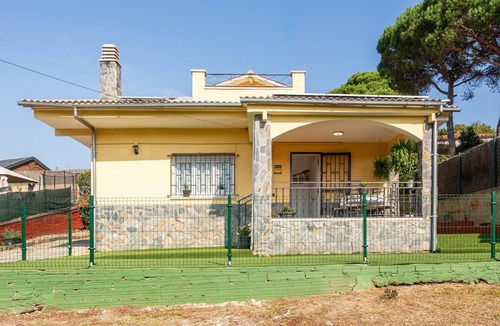 Macanet de la Selva House | Charming Holiday Home 'Can Dornena Refugio' with Mountain View, Wi-Fi & Air Conditioning