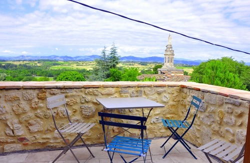 Allegre Les Fumades House | Charming house with stunning views