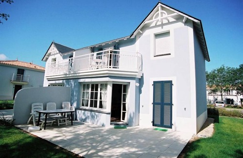 L'Aiguillon-sur-Vie House | Charming holiday home located at golf course