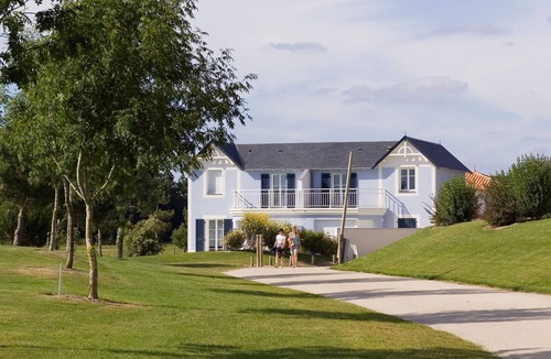 L'Aiguillon-sur-Vie House | Charming holiday home located at golf course