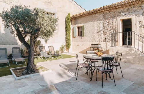 Armissan Apartment | Charming holiday flat with terrace and pool