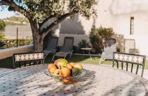 Armissan Apartment | Charming holiday flat with terrace and pool