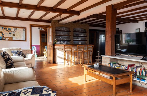 Hondschoote House | Charming Holiday Home in Hondschoote with Terrace