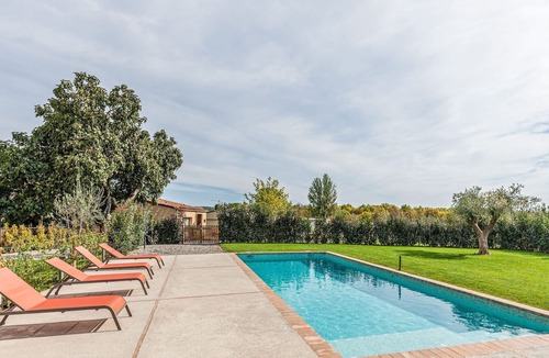 Vulpellac House | Charming Holiday Home in Vulpellac with Shared Pool