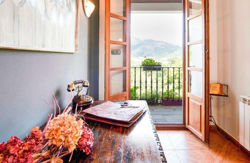 Arantza House | Charming Holiday Home in Arantza near Forest