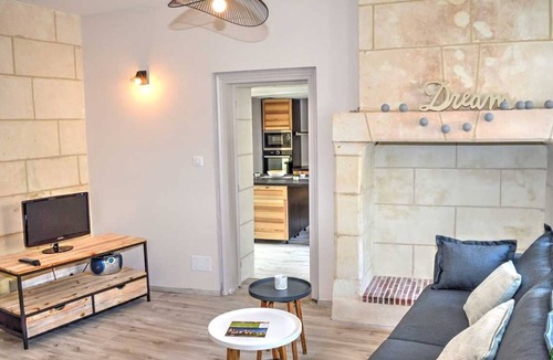 Chedigny Cottage | Charming Holiday Home in the Heart of Chédigny with Private Garden, Parking, and Modern Amenities