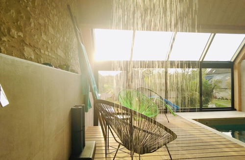 Verdigny House | Charming Holiday Home 'Les Griottes Gîte de Charme' with Indoor Pool