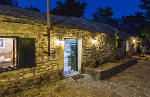 Benkovac House | Charming Holiday Home in Bukovic with Pool