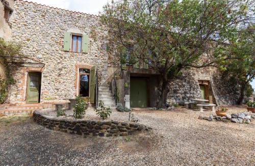 Tautavel House | Charming Holiday Home in Tautavel with Balcony