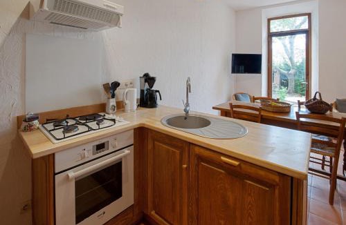 Tautavel House | Charming Holiday Home in Tautavel with Balcony