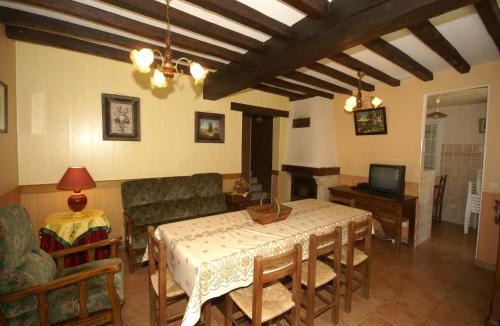 Faverolles House | Charming holiday home with pool and pond