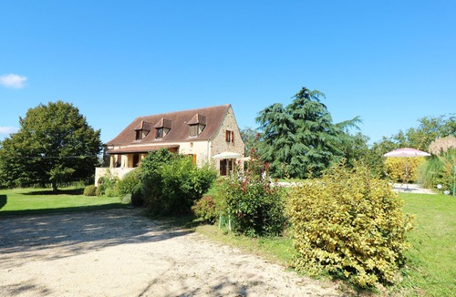 Orliac House | Charming holiday home with private pool set in a beautiful green area