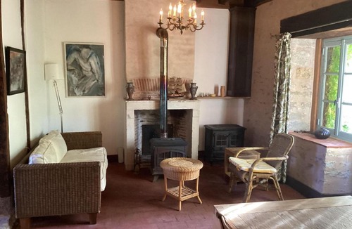 Le Veurdre House | Charming Home by River Allier Hiking Trails