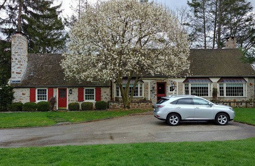 Berwyn House | CHARMING HOME CLOSE TO EVERYTHING