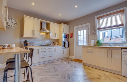 Ridgeway House | Charming Home for 10 | Perfect for Work & Leisure Stays