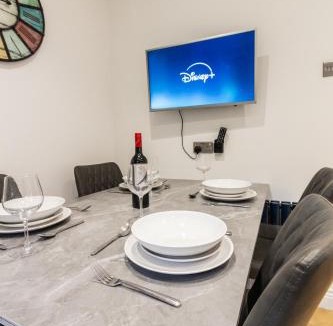 Bromsgrove House | Charming Home in Bromsgrove - Perfect for Groups