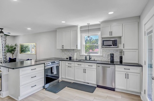 Apex Cottage | Charming Home in Downtown Historic Apex with King Bed
