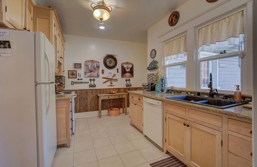 Grants Pass House | Charming home in historical Grants Pass