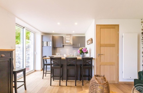 Jullouville Cottage | Charming home in Jullouville with garden and bikes