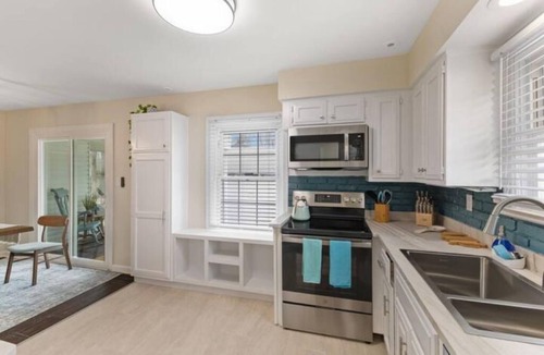 Speedway House | Charming Home in Speedway. King Beds. Pet Friendly!