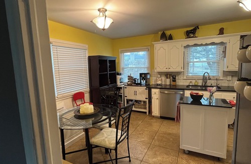 Bel-air Heights House | Charming home in a safe, conveniently located area near Meadowbrook Park