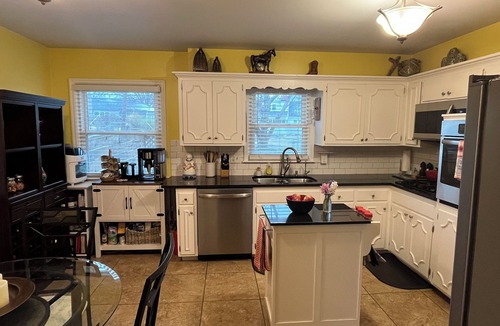 Bel-air Heights House | Charming home in a safe, conveniently located area near Meadowbrook Park