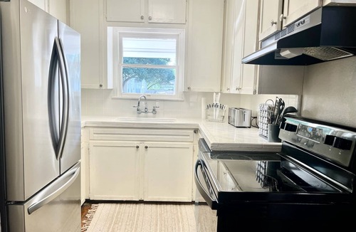 Del Mar House | Charming Home Near Ocean Dr. Pool, BBQ, Coffee Bar & More!