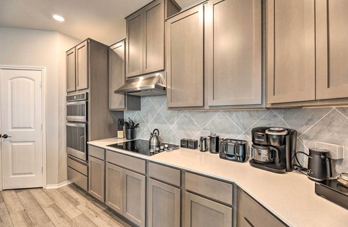 Vista Del Pueblo House | Charming Home Near Austin w/Grill & Porch!