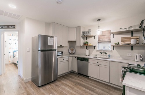Arlington Heights House | Charming Home Near Dickies+Free Biweekly Clean+KING Bed+Fully Furnished
