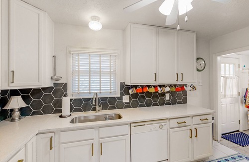 Cherrywood House | Charming home near downtown Austin with grill, streaming, washer/dryer, & AC