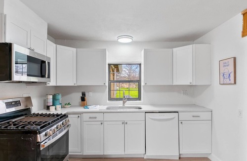 River Oaks Apartment | Charming Home Near Stockyards & Trinity Trails Central Fort Worth