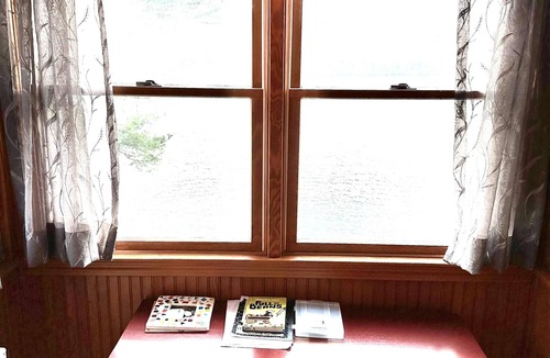 Shrewsbury House | Charming home on Lake Quinsigamond!