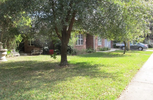 Bartow House | Charming Home on Oak lined street in Historic District