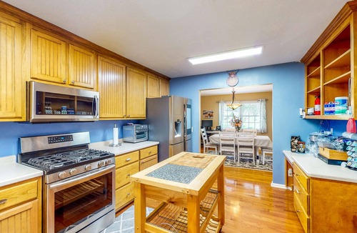 Danielsville House | Charming home on sprawling acreage with magnificent views & game room