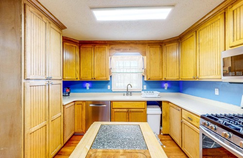 Danielsville House | Charming home on sprawling acreage with magnificent views & game room