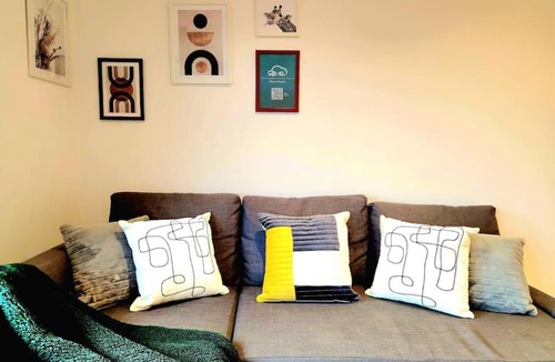 Finnieston Apartment | Charming Home Overlooking River Clyde